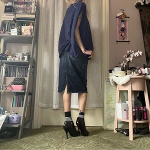 Yvonne Collection Cat Drawing Graphic Navy Blue Circle Wing T-Shirt